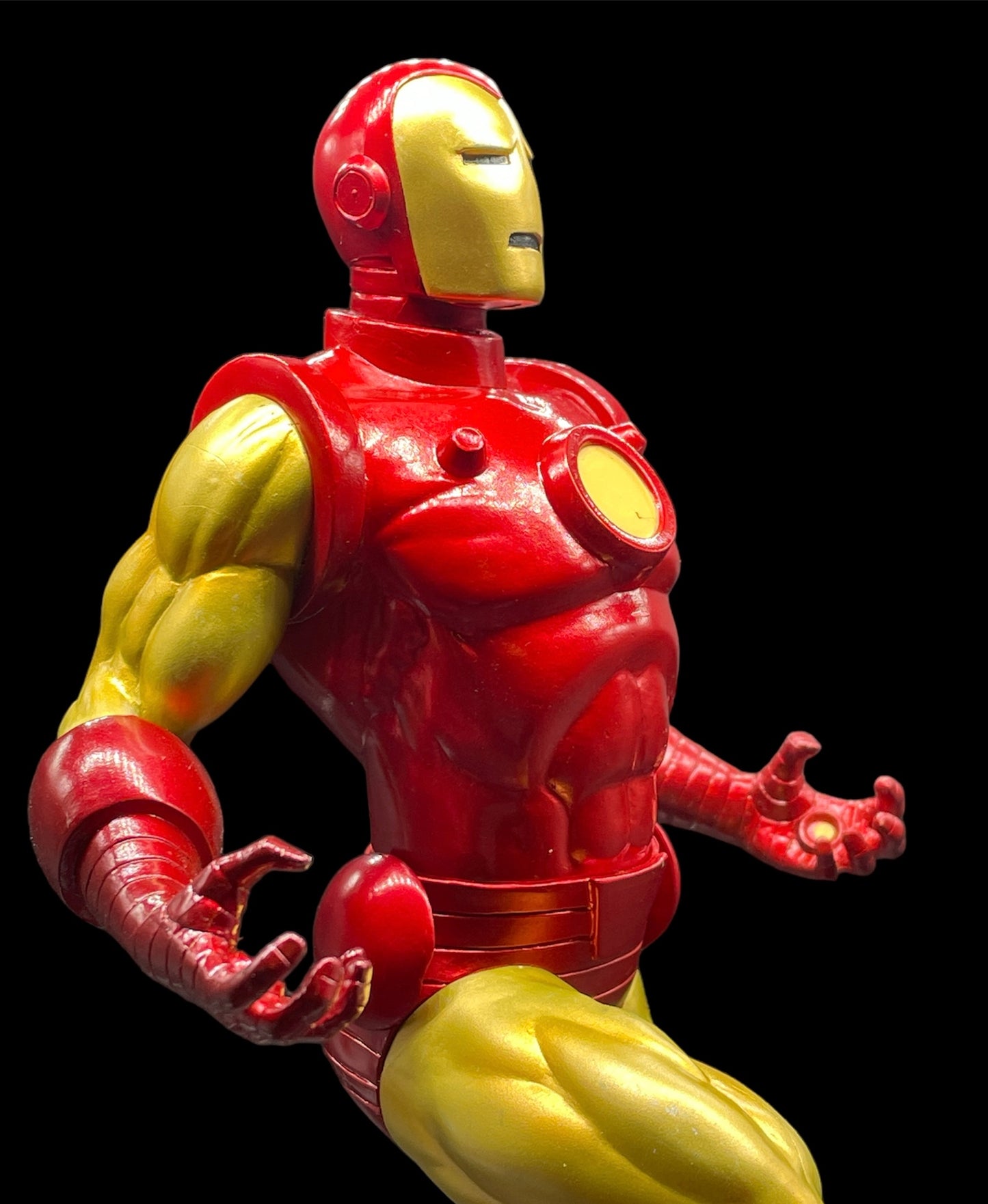 Diamond Select Toys: Marvel Gallery Classic Iron Man PVC Figure Statuette