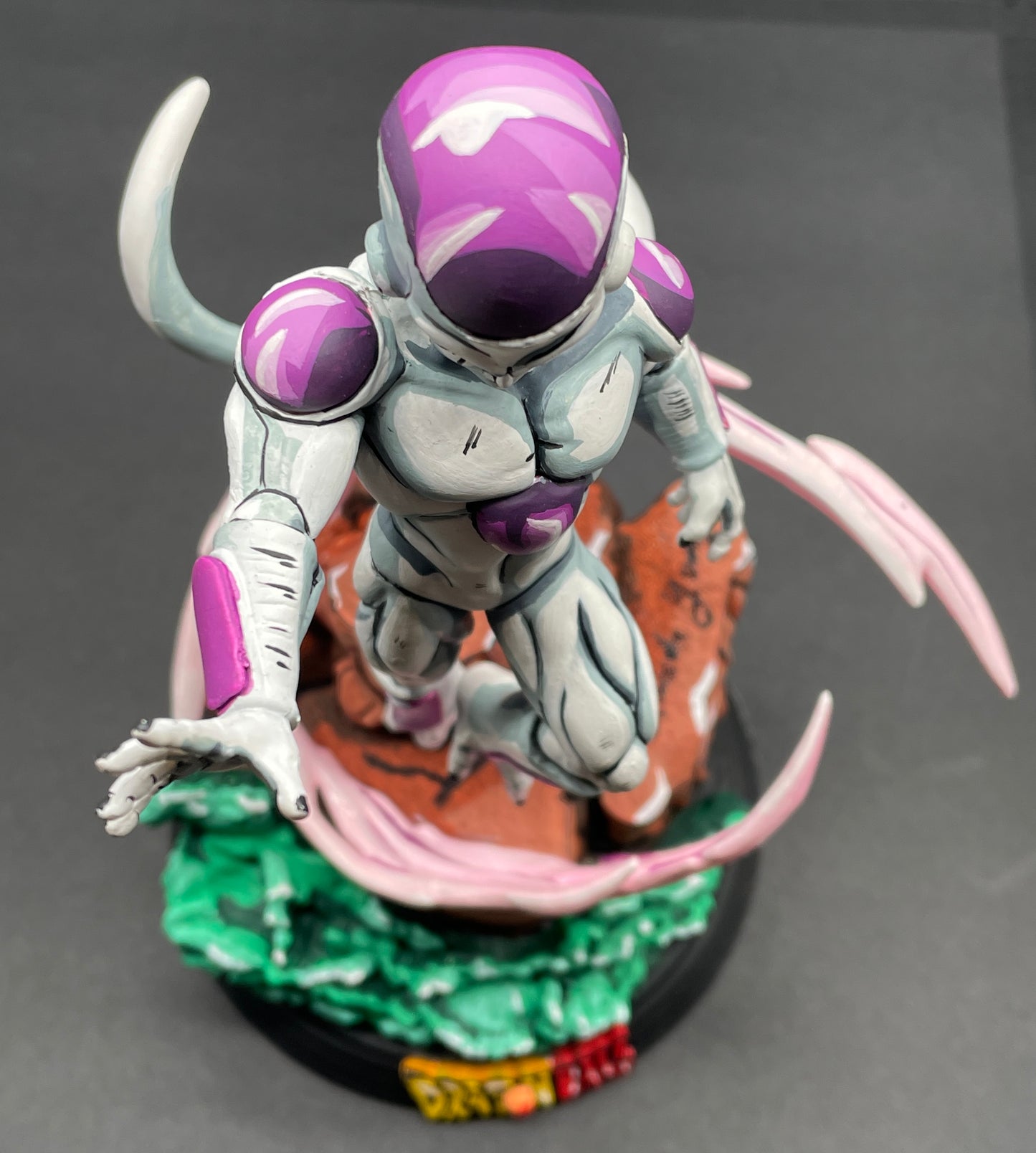 DragonBallZ Frieza PVC Figure. Hand painted by MrAnimeWorks1. Cel Shaded style. Signed by Frieza Voice actress Linda Young