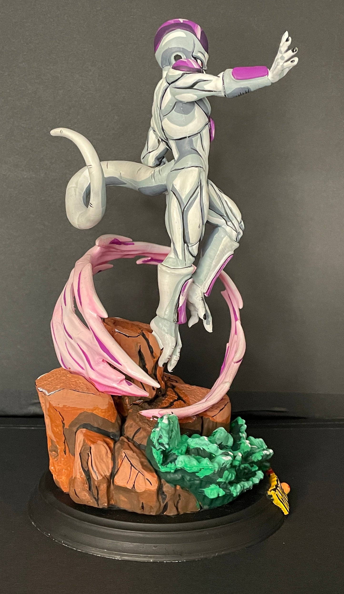 DragonBallZ Frieza PVC Figure. Hand painted by MrAnimeWorks1. Cel Shaded style. Signed by Frieza Voice actress Linda Young