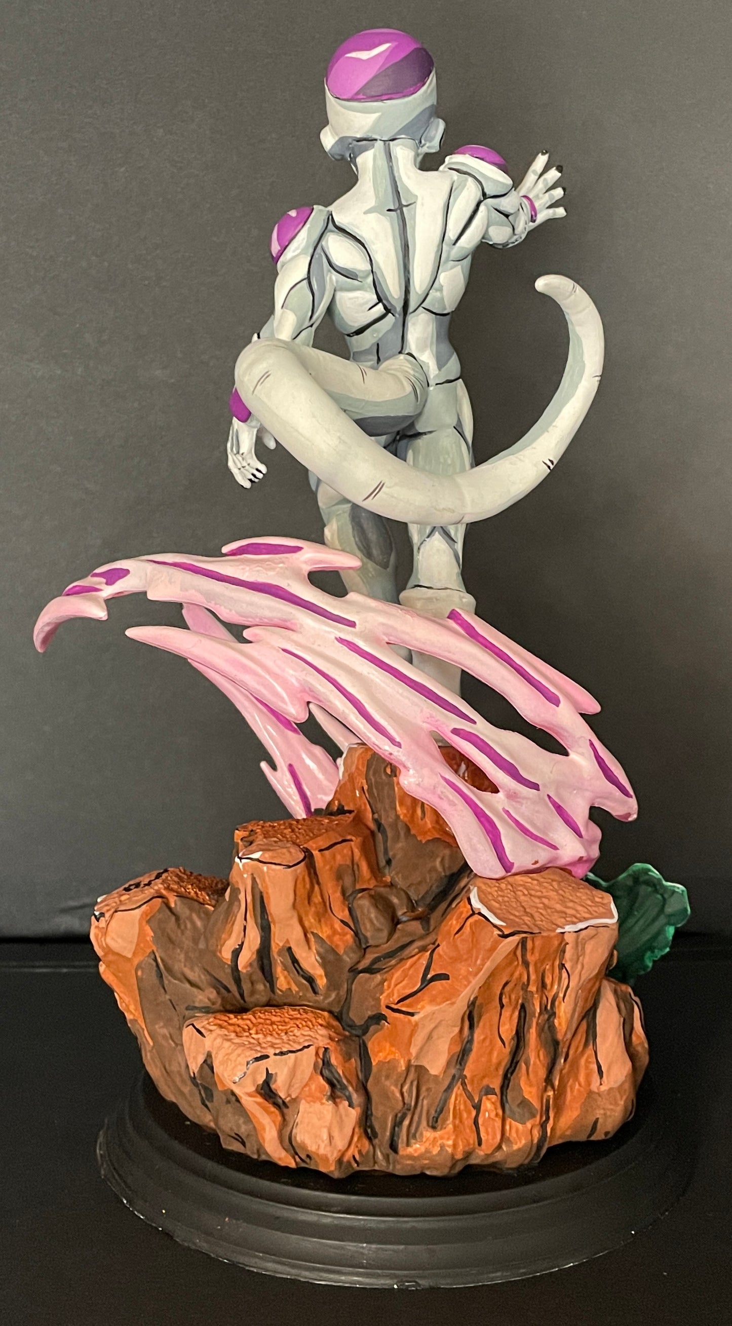 DragonBallZ Frieza PVC Figure. Hand painted by MrAnimeWorks1. Cel Shaded style. Signed by Frieza Voice actress Linda Young