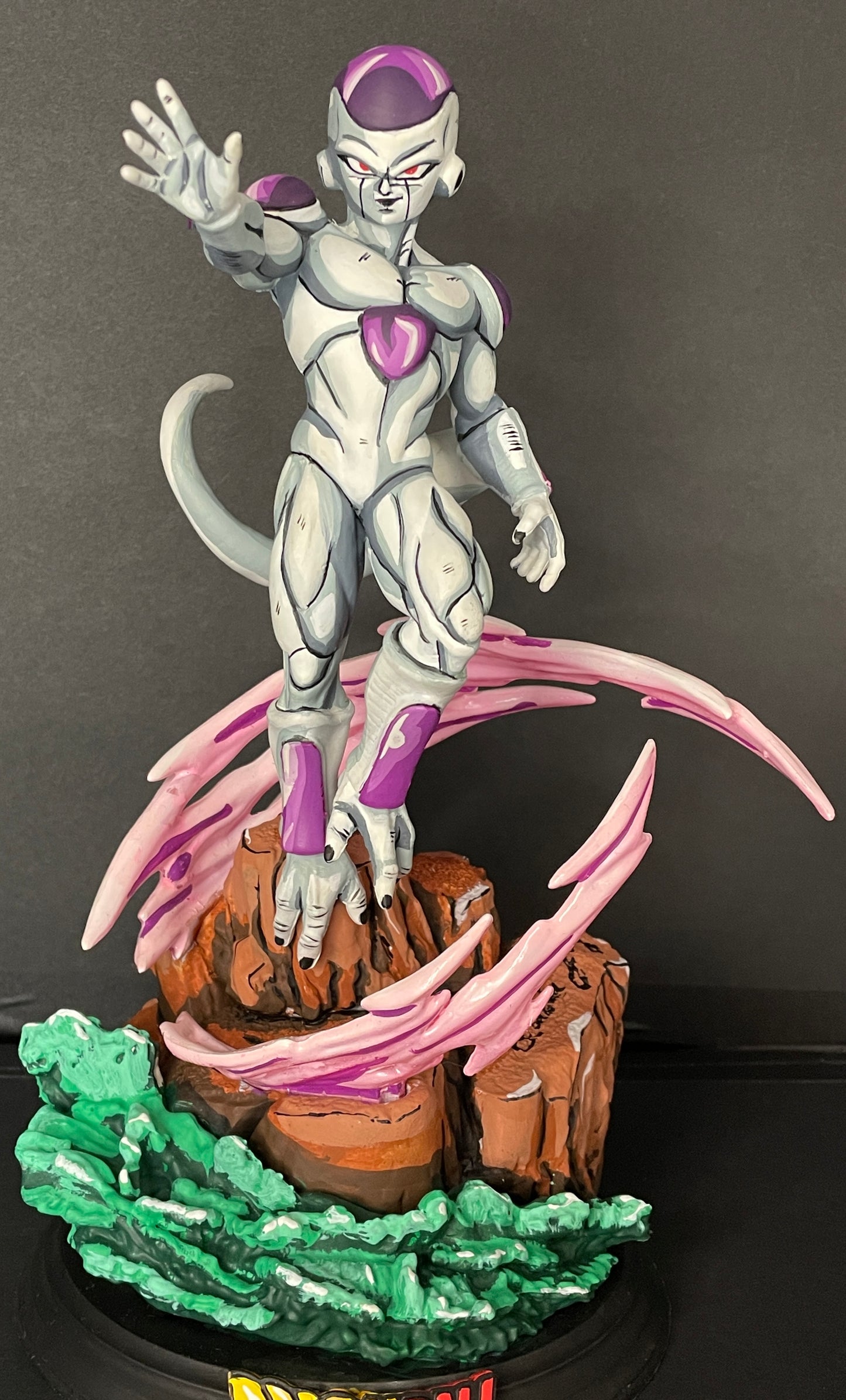 DragonBallZ Frieza PVC Figure. Hand painted by MrAnimeWorks1. Cel Shaded style. Signed by Frieza Voice actress Linda Young