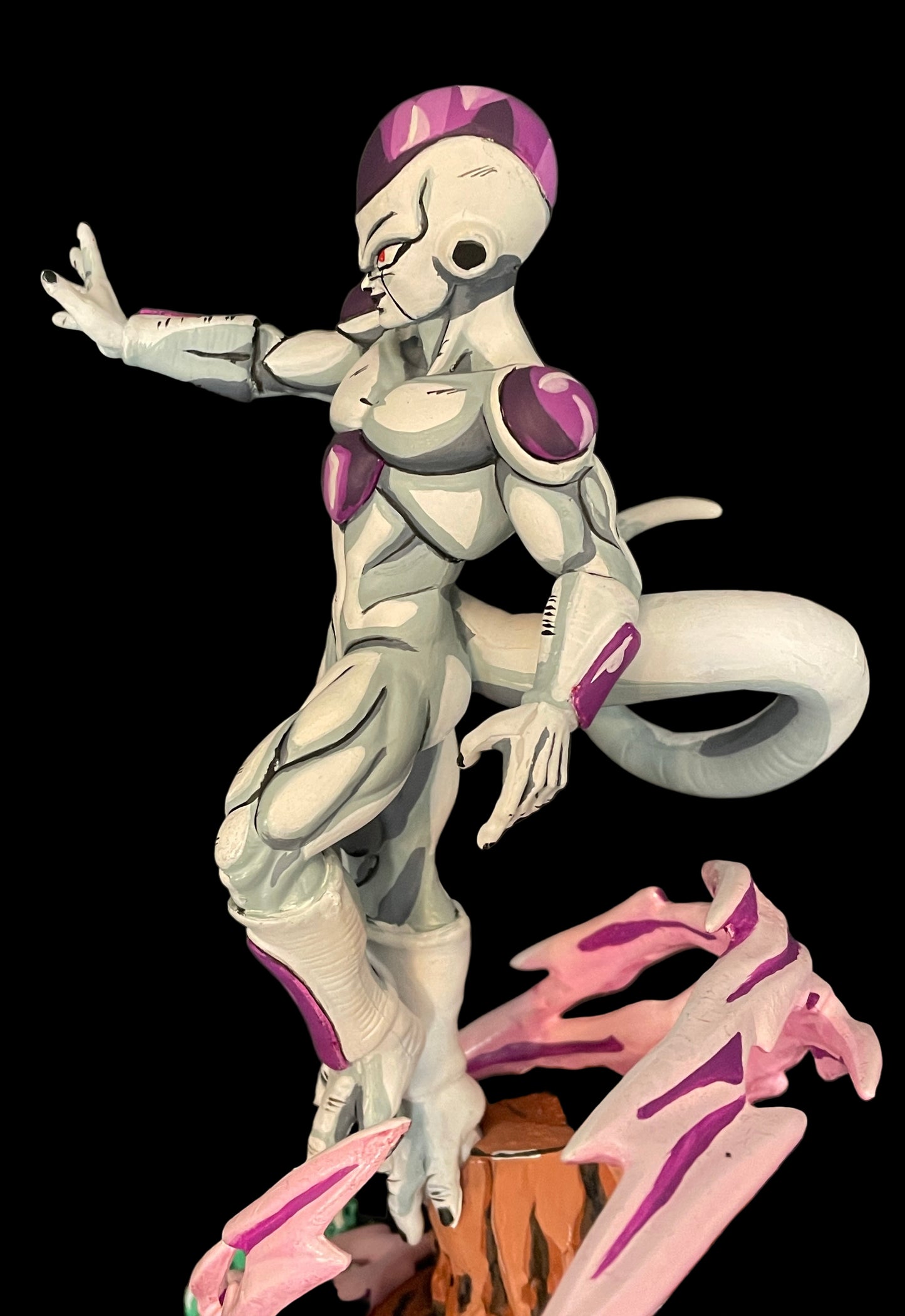 DragonBallZ Frieza PVC Figure. Hand painted by MrAnimeWorks1. Cel Shaded style. Signed by Frieza Voice actress Linda Young