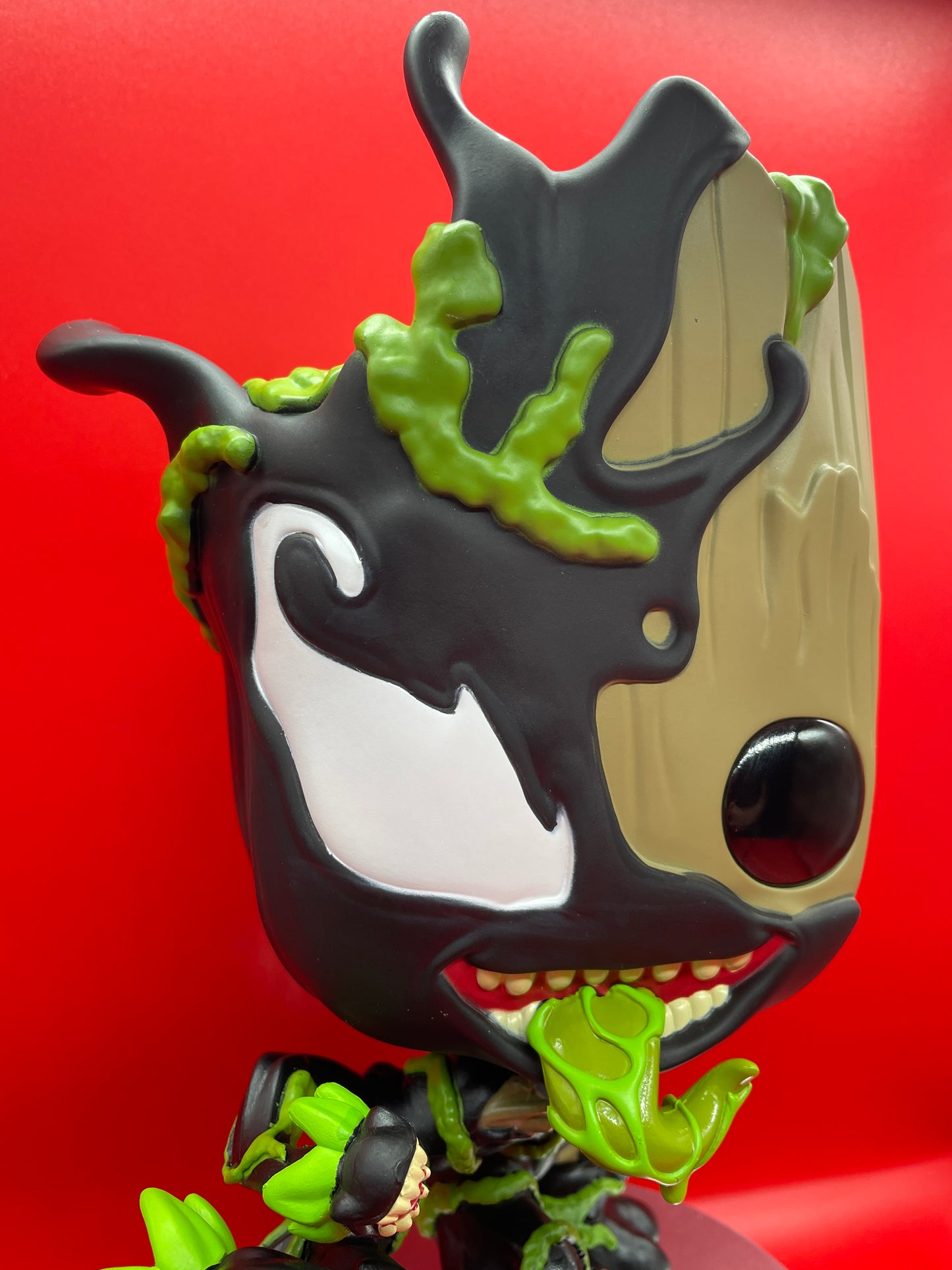 Funko Pop! #613 VENOMIZED GROOT OVERSIZED FUNKO