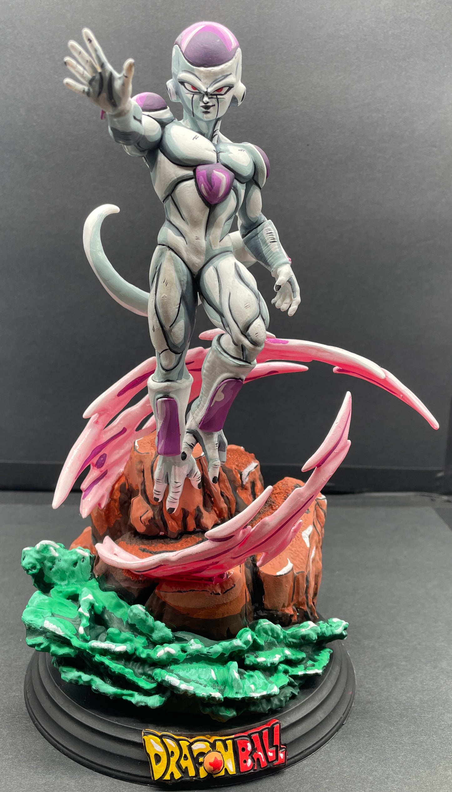 DragonBallZ Frieza PVC Figure. Hand painted by MrAnimeWorks1. Cel Shaded style. Signed by Frieza Voice actress Linda Young