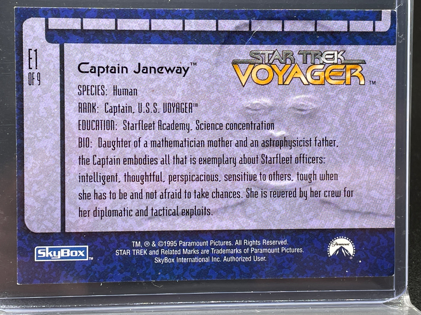 Star Trek Voyager Captain Kathryn Janeway trading card